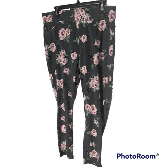 753 NWT Hue	Utopia Delicate rose printed jeans skimmer High waist - Picture 1 of 9